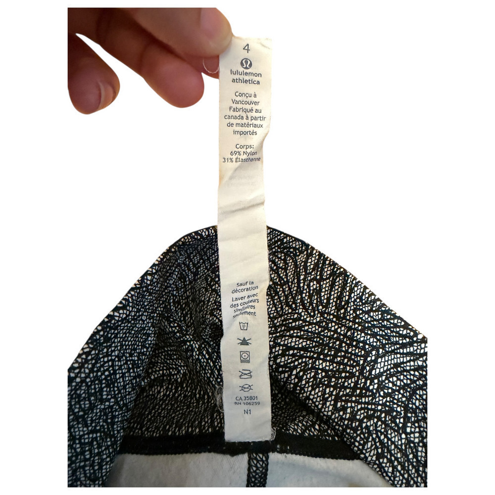 LULULEMON Wunder Under High Rise Crop Black Gray Print Luxtreme Size 4 EUC - Picture 7 of 7